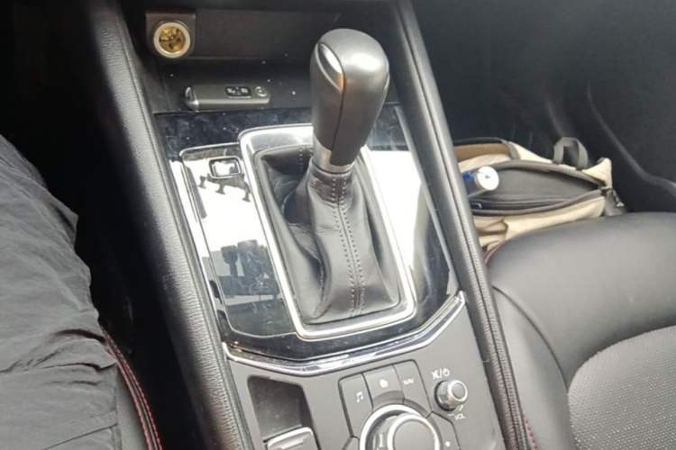 Used Mazda CX-5 2021 2.0L Automatic Two-Wheel Drive Smart Version Gear Lever