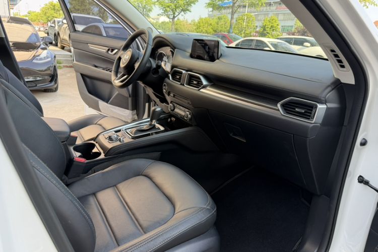 Used Mazda CX-5 2021 2.5L Automatic Two-Wheel Drive ZhiZun Version Interior 3