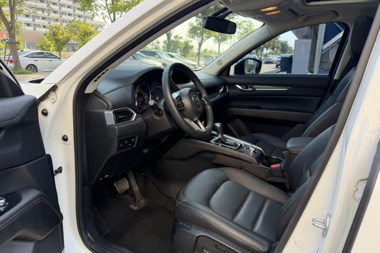 Used Mazda CX-5 2021 2.5L Automatic Two-Wheel Drive ZhiZun Version Interior 4