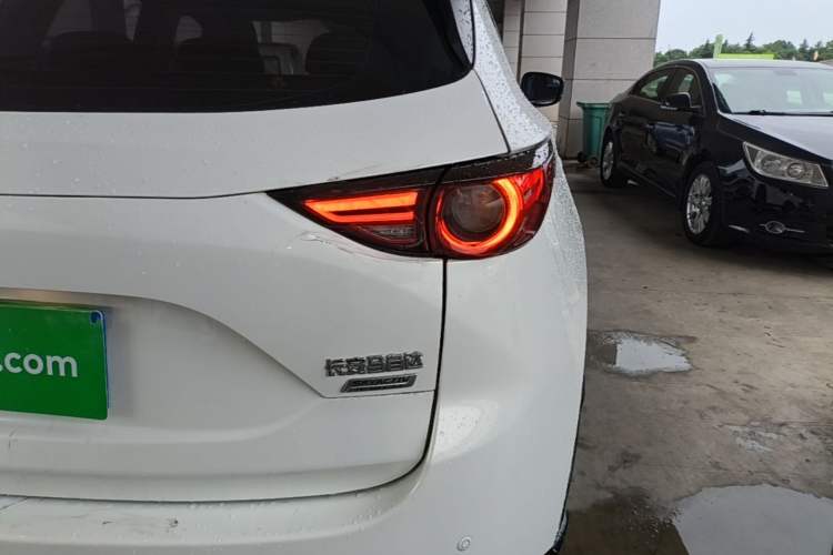 Used Mazda CX-5 2021 2.0L Automatic Two-Wheel Drive Smart Version Right Rear Taillight