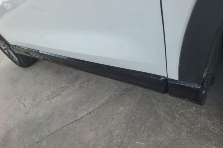 Used Mazda CX-5 2021 2.0L Automatic Two-Wheel Drive Smart Version Right Side Sill