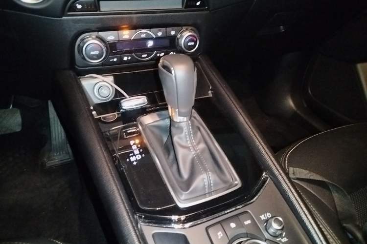 Used Mazda CX-5 2022 2.0L Automatic Two-Wheel Drive Zhiya Version Gear Lever