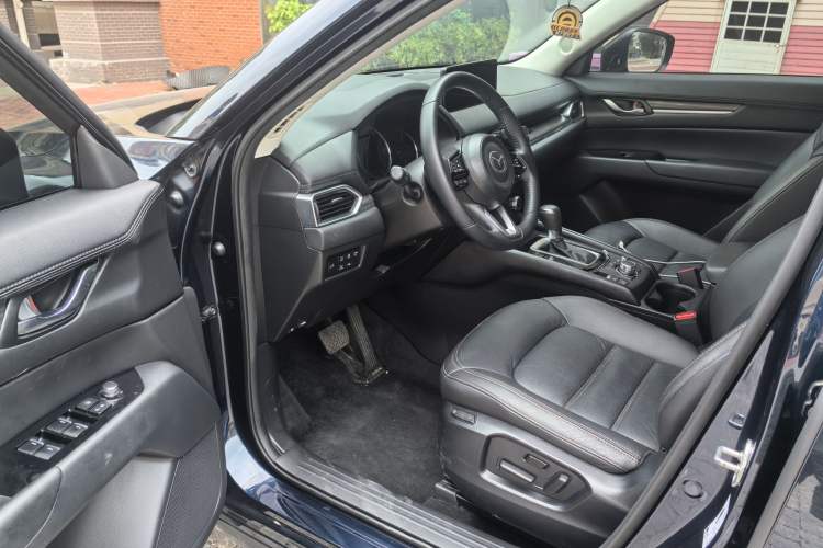 Used Mazda CX-5 2022 2.0L Automatic Two-Wheel Drive Zhiya Version Interior 2