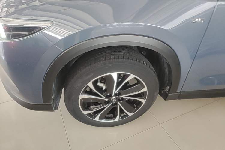 Used Mazda CX-5 2022 2.5L Automatic Two-Wheel Drive ZhiZun Version Left Front Wheel Hub
