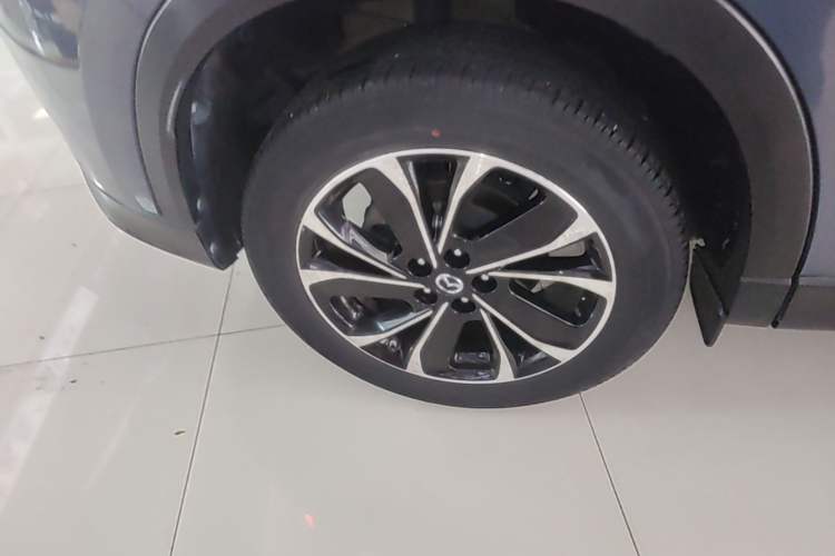 Used Mazda CX-5 2022 2.5L Automatic Two-Wheel Drive ZhiZun Version Right Rear Wheel Hub