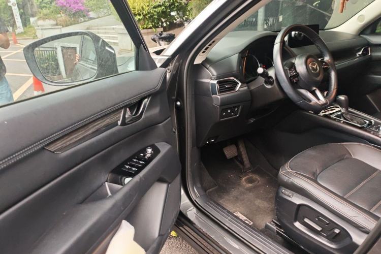 Used Mazda CX-5 2022 2.0L Automatic Two-Wheel Drive Zhiya Version Interior 3
