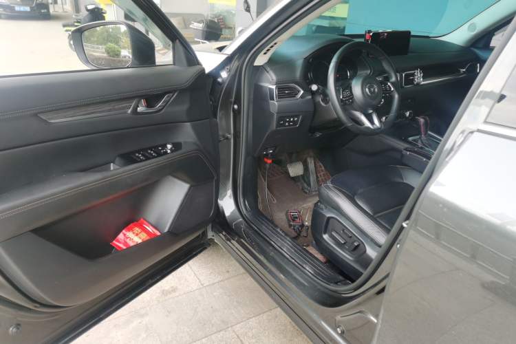 Used Mazda CX-5 2022 2.5L Automatic 4x4 Prestige Edition Interior 3