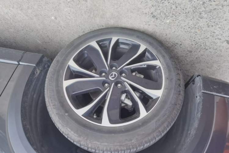 Used Mazda CX-5 2022 2.5L Automatic Two-Wheel Drive ZhiZun Version Left Front Wheel Hub