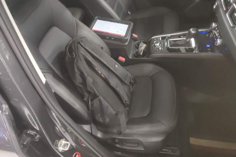 Used Mazda CX-5 2022 2.5L Automatic 4x4 Prestige Edition Right Front Seat
