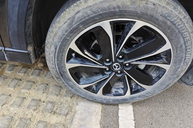 Used Mazda CX-5 2022 2.5L Automatic Two-Wheel Drive ZhiZun Version Right Front Wheel Hub