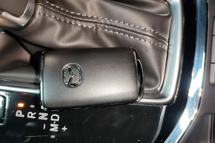 Used Mazda CX-5 2022 2.0L Automatic Two-Wheel Drive Zhiya Version Vehicle Key