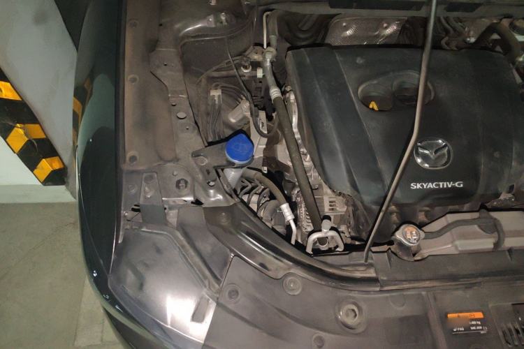Used Mazda CX-5 2022 2.0L Automatic Two-Wheel Drive Zhiya Version Engine Bay Right
