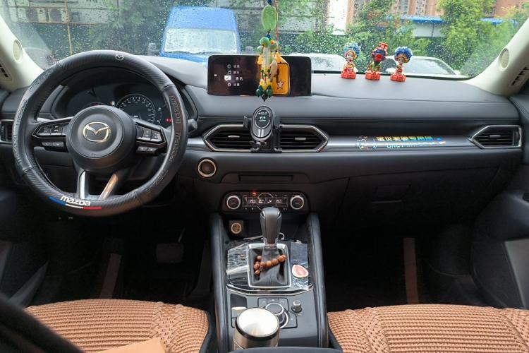 Used Mazda CX-5 2022 2.5L Automatic Two-Wheel Drive Smart Version Center Console
