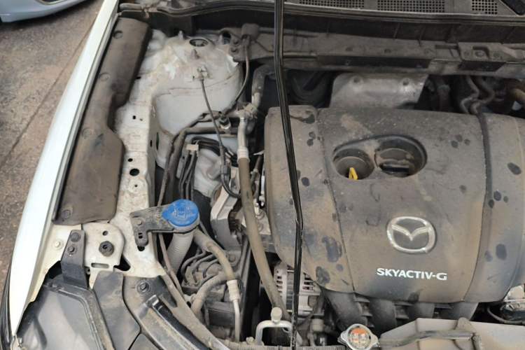 Used Mazda CX-5 2022 2.0L Automatic Two-Wheel Drive Zhiya Version Engine Bay Right