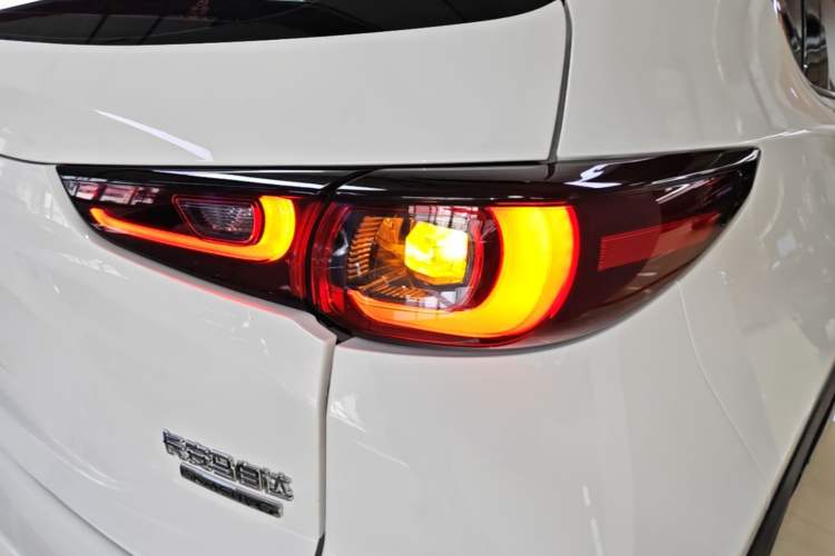 Used Mazda CX-5 2022 2.0L Automatic Two-Wheel Drive Zhiya Version Right Rear Taillight