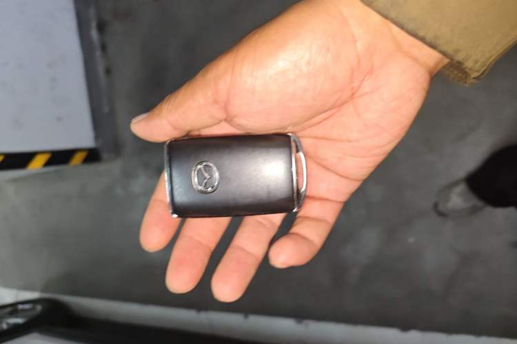 Used Mazda CX-5 2022 2.0L Automatic Two-Wheel Drive Zhiya Version Vehicle Key