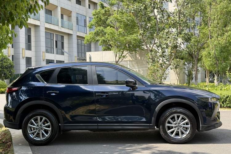Used Mazda CX-5 2024 2.0L Automatic Two-Wheel Drive Comfort Version Exterior 3