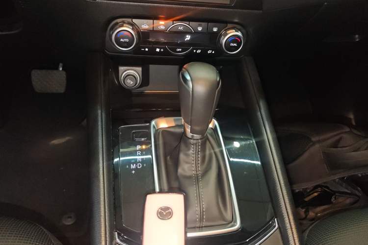 Used Mazda CX-5 2024 2.0L Automatic Two-Wheel Drive ZhiShang Version Gear Lever