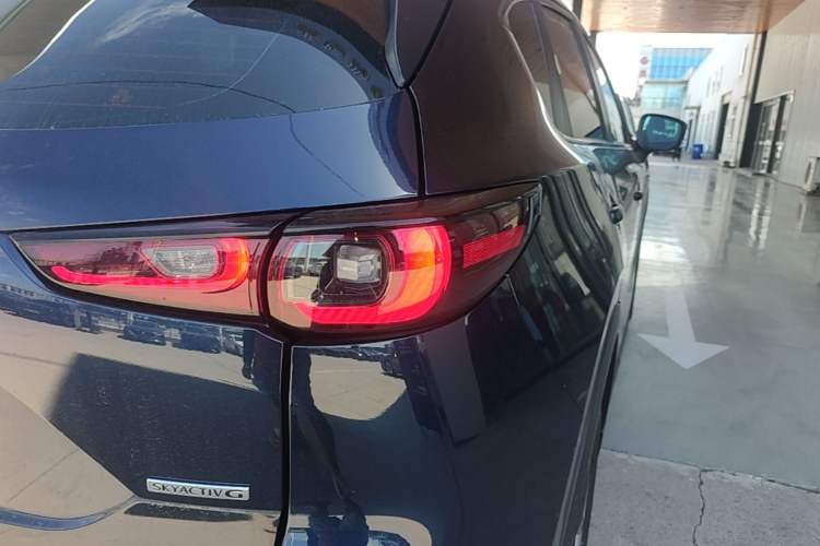 Used Mazda CX-5 2024 2.0L Automatic Two-Wheel Drive ZhiShang Version Right Rear Taillight