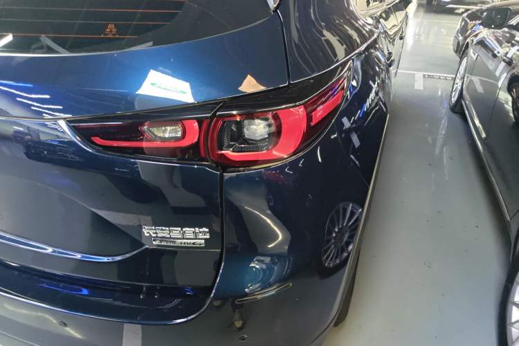 Used Mazda CX-5 2024 2.0L Automatic Two-Wheel Drive ZhiShang Version Right Rear Taillight
