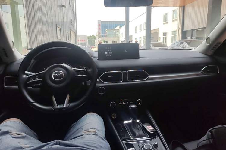 Used Mazda CX-5 2024 2.0L Automatic Two-Wheel Drive ZhiShang Version Center Console