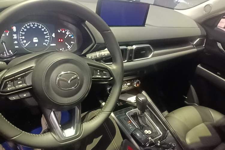 Used Mazda CX-5 2024 2.0L Automatic Two-Wheel Drive ZhiShang Version Center Console