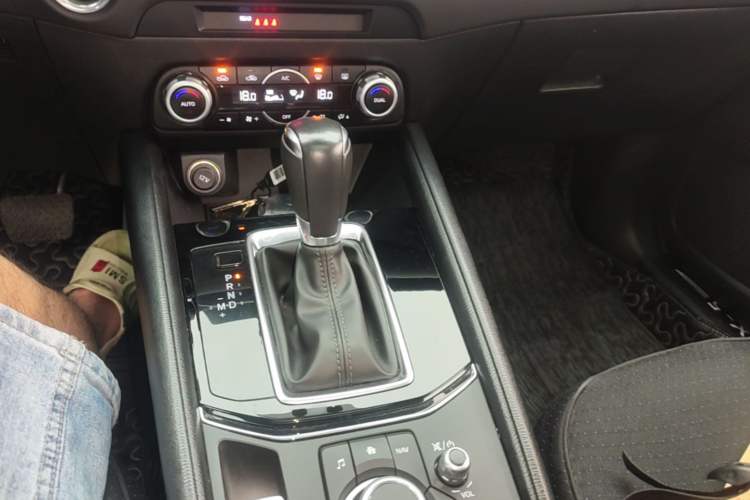 Used Mazda CX-5 2024 2.0L Automatic Two-Wheel Drive ZhiShang Version Gear Lever