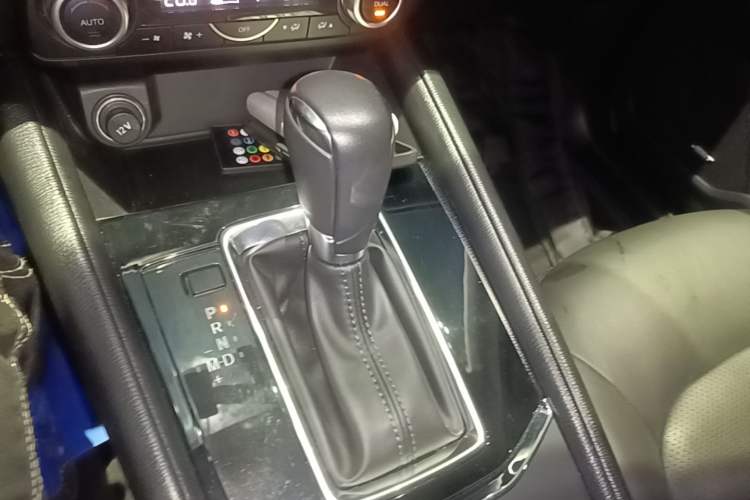 Used Mazda CX-5 2024 2.0L Automatic Two-Wheel Drive ZhiShang Version Gear Lever