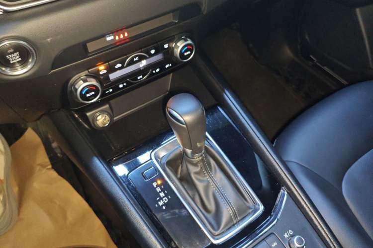 Used Mazda CX-5 2024 2.0L Automatic Two-Wheel Drive ZhiShang Version Gear Lever