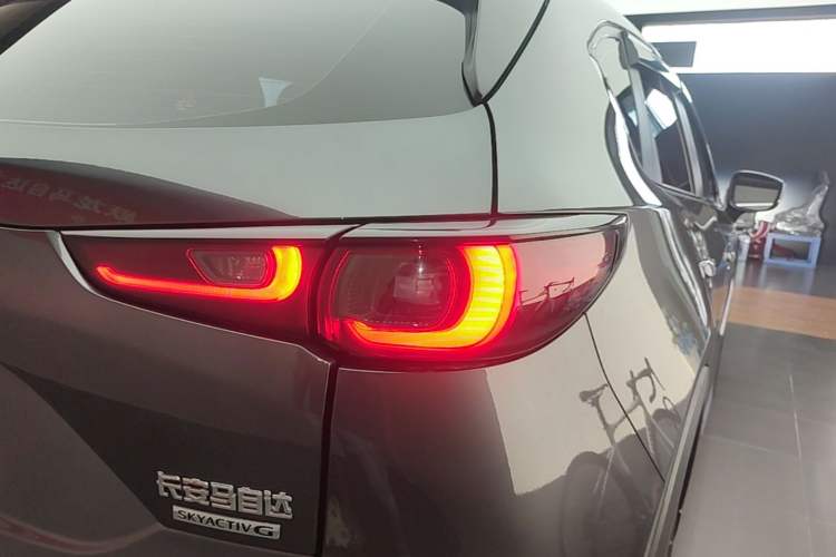 Used Mazda CX-5 2024 2.0L Automatic Two-Wheel Drive ZhiShang Version Right Rear Taillight