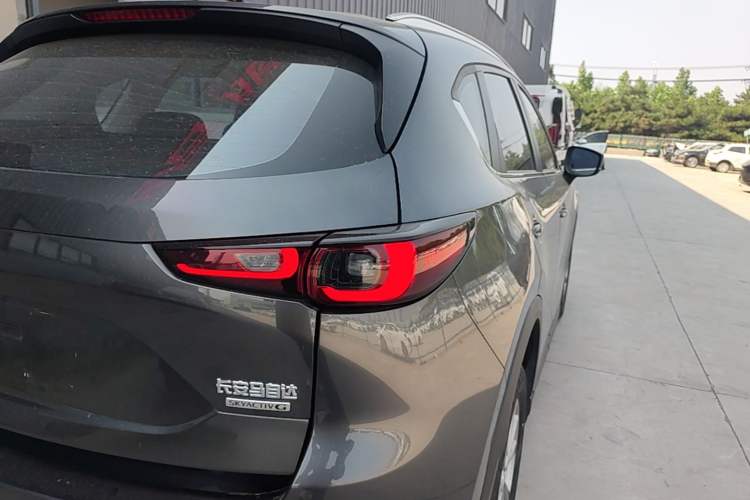 Used Mazda CX-5 2024 2.0L Automatic Two-Wheel Drive ZhiShang Version Right Rear Taillight