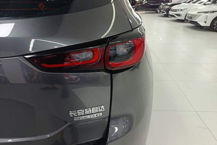 Used Mazda CX-5 2024 2.0L Automatic Two-Wheel Drive ZhiShang Version Right Rear Taillight