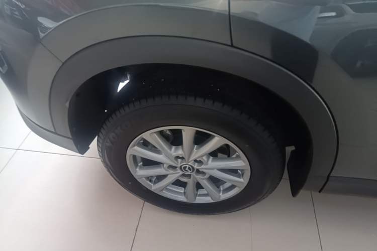Used Mazda CX-5 2024 2.0L Automatic Two-Wheel Drive ZhiShang Pro Right Rear Wheel Hub