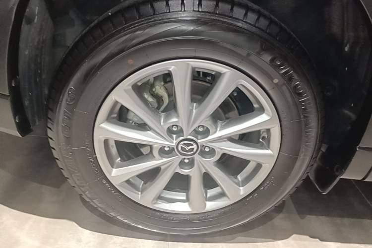 Used Mazda CX-5 2024 2.0L Automatic Two-Wheel Drive ZhiShang Version Right Rear Wheel Hub