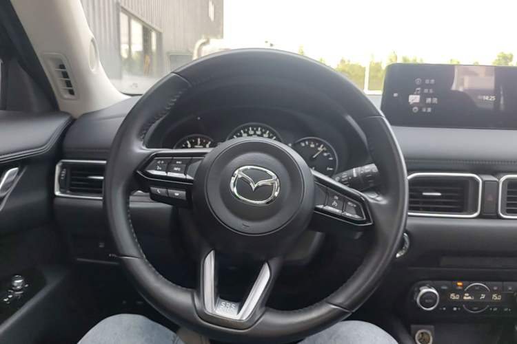 Used Mazda CX-5 2024 2.0L Automatic Two-Wheel Drive ZhiShang Version Steering Wheel
