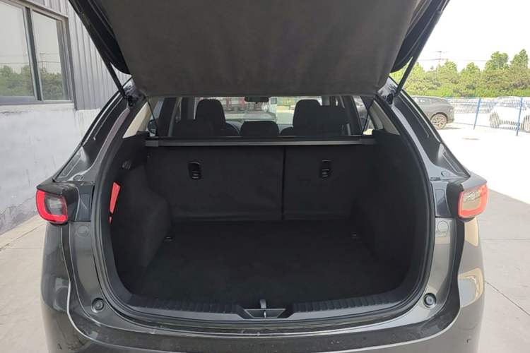Used Mazda CX-5 2024 2.0L Automatic Two-Wheel Drive ZhiShang Version Trunk