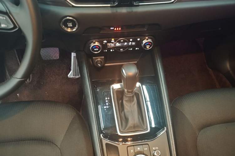 Used Mazda CX-5 2024 2.0L Automatic Two-Wheel Drive ZhiShang Version Gear Lever