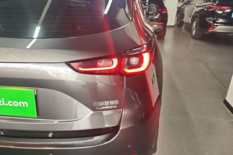Used Mazda CX-5 2024 2.0L Automatic Two-Wheel Drive ZhiShang Version Right Rear Taillight