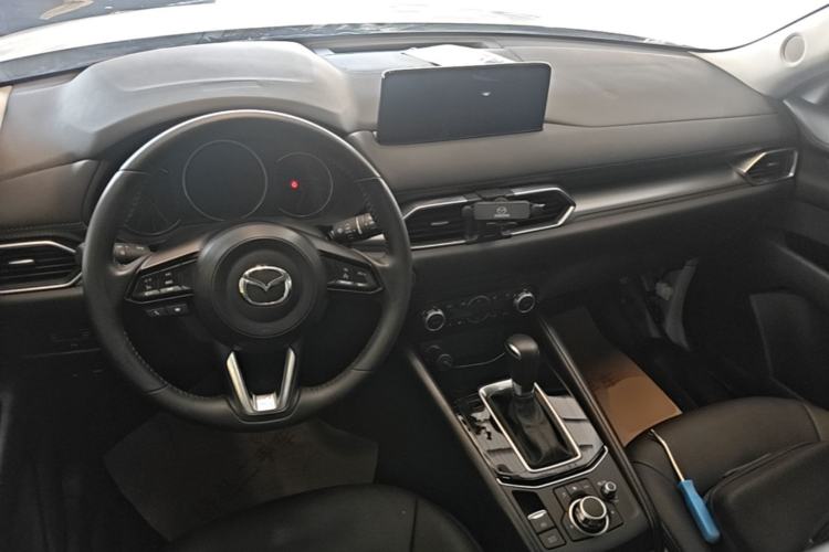 Used Mazda CX-5 2024 2.0L Automatic Two-Wheel Drive ZhiShang Version Center Console