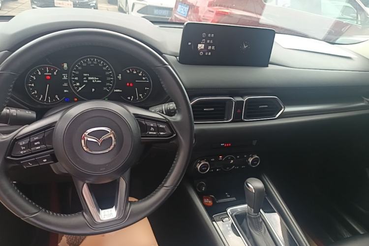 Used Mazda CX-5 2024 2.0L Automatic Two-Wheel Drive ZhiShang Version Center Console