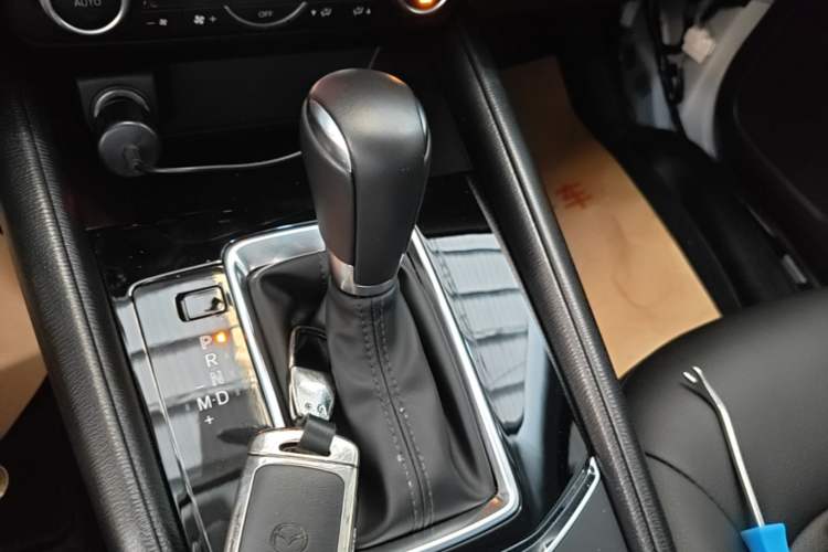 Used Mazda CX-5 2024 2.0L Automatic Two-Wheel Drive ZhiShang Version Gear Lever