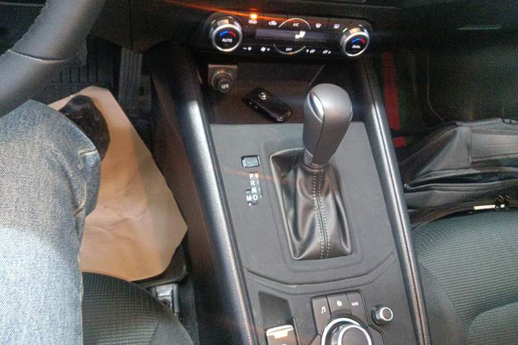 Used Mazda CX-5 2024 2.0L Automatic Two-Wheel Drive ZhiShang Version Gear Lever