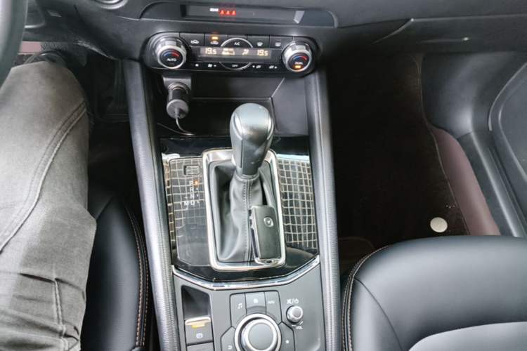 Used Mazda CX-5 2024 2.0L Automatic Two-Wheel Drive Comfort Version Gear Lever