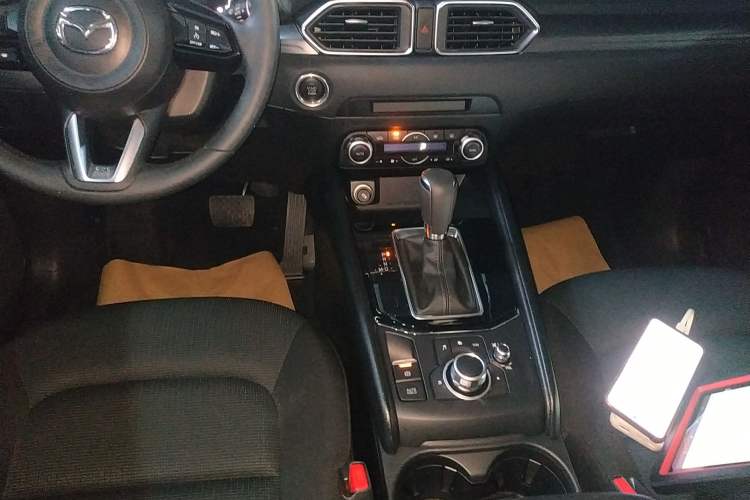 Used Mazda CX-5 2024 2.0L Automatic Two-Wheel Drive ZhiShang Version Gear Lever