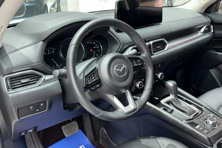Used Mazda CX-5 2024 2.0L Automatic Two-Wheel Drive ZhiShang Version Interior 2