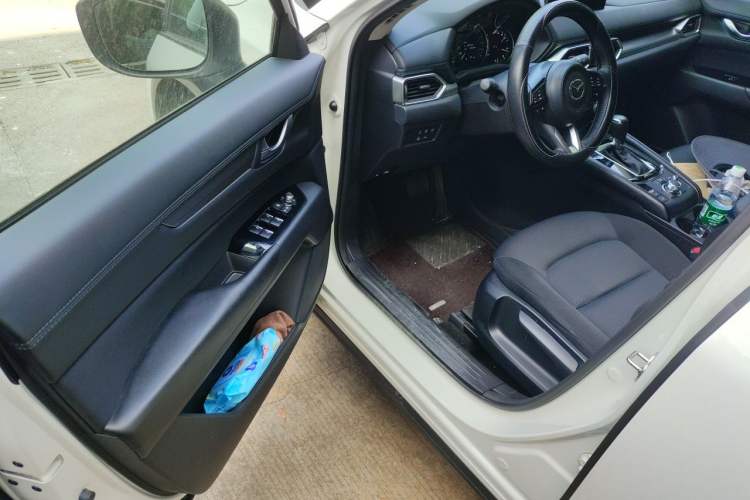 Used Mazda CX-5 2024 2.0L Automatic Two-Wheel Drive ZhiShang Version Interior 3