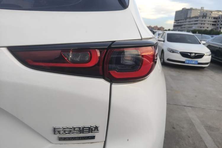 Used Mazda CX-5 2024 2.0L Automatic Two-Wheel Drive ZhiShang Version Right Rear Taillight