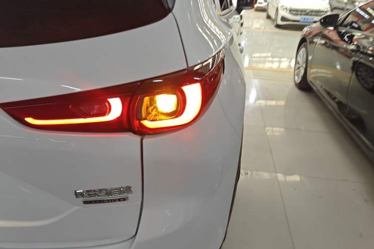 Used Mazda CX-5 2024 2.0L Automatic Two-Wheel Drive ZhiShang Version Right Rear Taillight