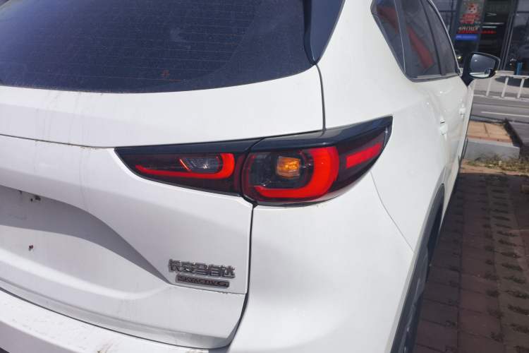 Used Mazda CX-5 2024 2.0L Automatic Two-Wheel Drive Comfort Version Right Rear Taillight