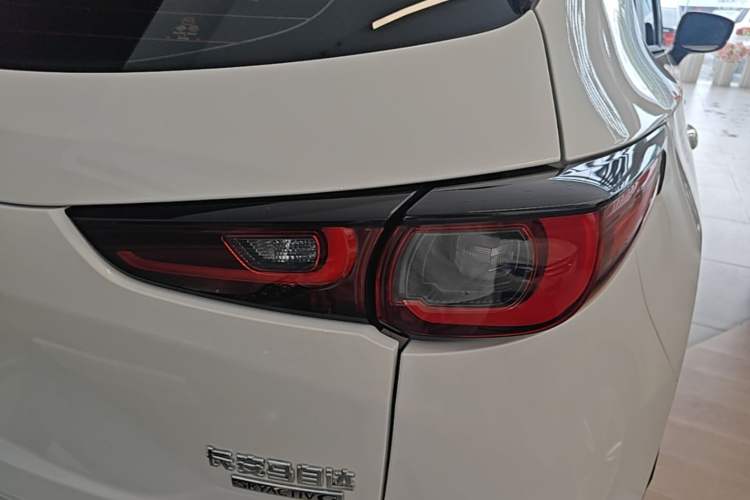 Used Mazda CX-5 2024 2.0L Automatic Two-Wheel Drive Comfort Version Right Rear Taillight